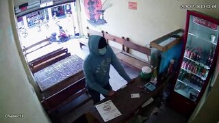 Masked Gunman Shoots Woman At Close Range Killing Her Inside The Restaurant In Guatem