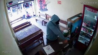 Masked Gunman Shoots Woman At Close Range Killing Her Inside The Restaurant In Guatem