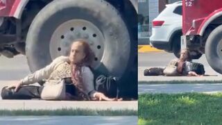 Last Seconds Of Live Of A Woman In Canada After She Was Struck By A Dump Truck