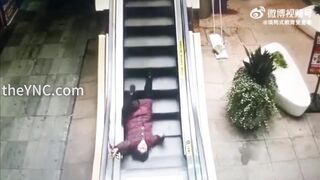 Classic: The Stupidity Of Old Women In China