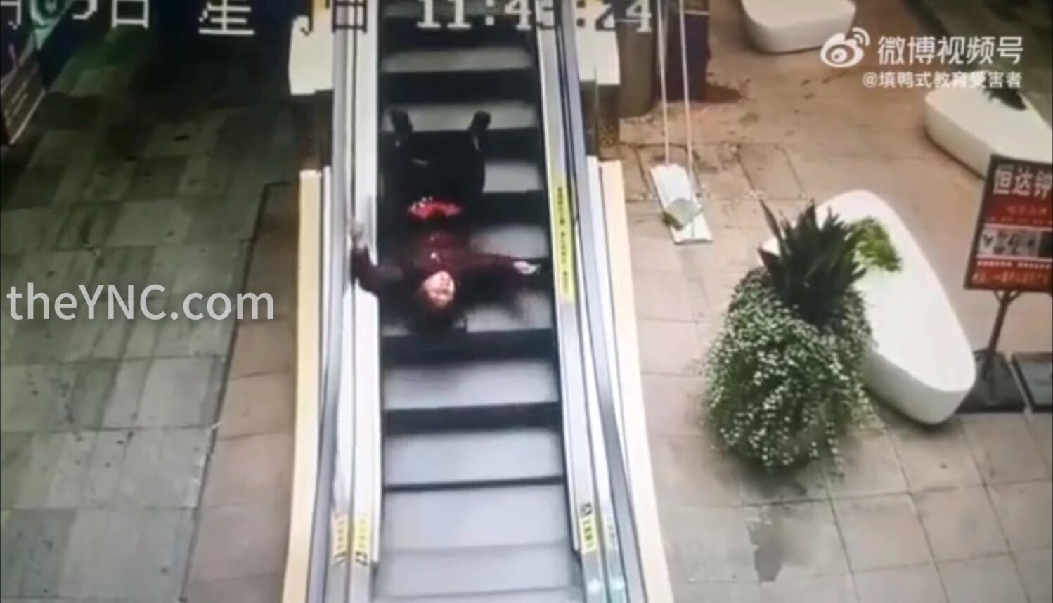 Classic: The Stupidity Of Old Women In China