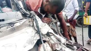 Truck accident kills driver and two passengers