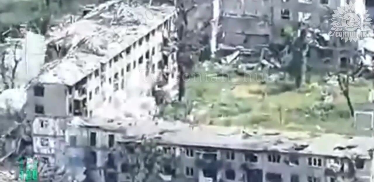 Body of pedoruzzian invader threw off the window on 100 meters by blast wave