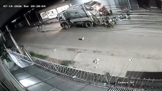 Off Duty Cop Riding Motorcycle Dies After Crashin Into Garbage Truck