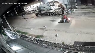 Off Duty Cop Riding Motorcycle Dies After Crashin Into Garbage Truck