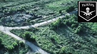 Ukrainians abandon 2 wounded friends.