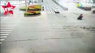 Classic: Couple Runs into Red Light