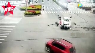 Classic: Couple Runs into Red Light