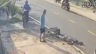Elderly Woman Riding A Bicycle Gets Head Crushed By Speeding Truck