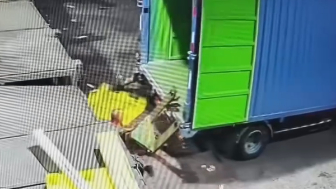 Warehouse Worker Crushed By Reversing Box Truck