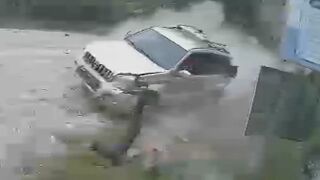 This SUV Driver Definitely Hates Motorcyclists