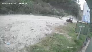 This SUV Driver Definitely Hates Motorcyclists