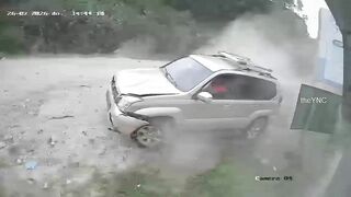 This SUV Driver Definitely Hates Motorcyclists