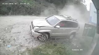 This SUV Driver Definitely Hates Motorcyclists