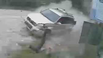 This SUV Driver Definitely Hates Motorcyclists