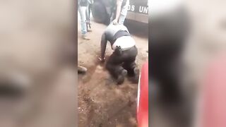 State Attorney General's Office Agent Gets Clubbed By Cartel Sicarios In Michoacán, MX