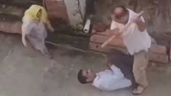 Two Men Get Clubbed With Sticks During Dispute Over A Ditch In India