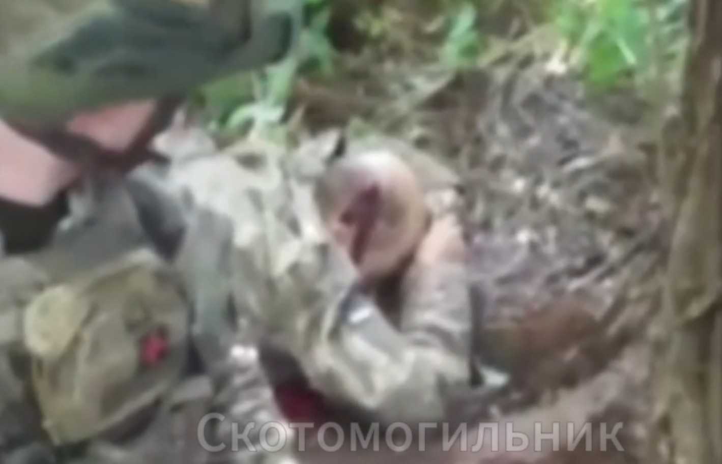 Russians show their victims.