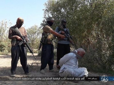 Caliphate soldiers captured and killed a Rafidah