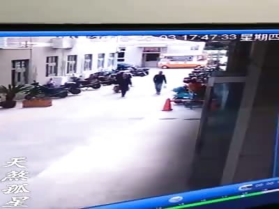 Caught on Video..Fatal Fall of Elderly Woman from 6th Floor 