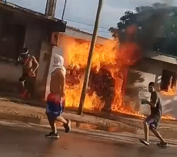 Man Beaten and Aggressor Have Own House Burned by Gang