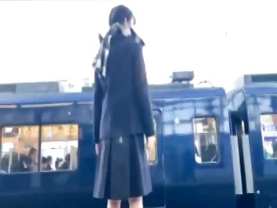 Japanese School Girl Kills Herself in Front of Train on Twitter Live