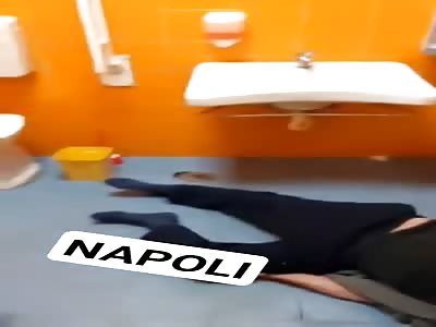 Naples (Italy)- covid victim left to die on the ground