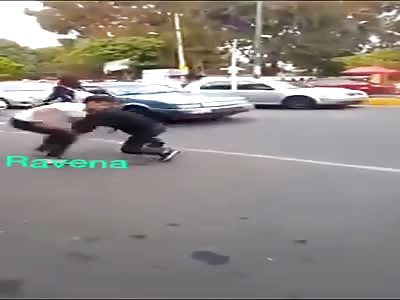 2 man fight in street 