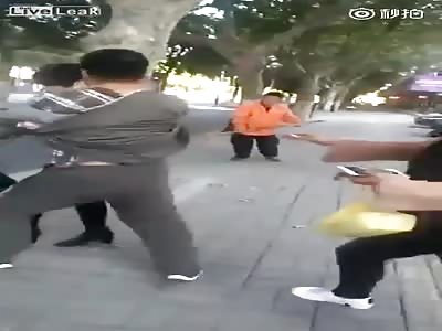 Chinese man fights women over traffic dispute