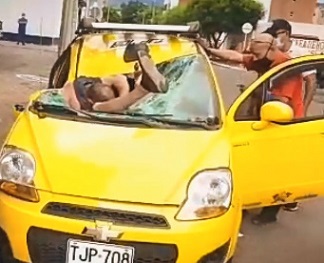 Suicidal man lands on a yellow car - La Tia del Gore 