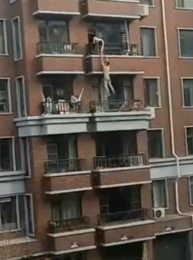Moron Decide To Go Down to the Apartment in an Unusual Way
