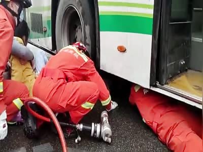 Dozens of pedestrians lift bus up to rescue girl trapped underneath