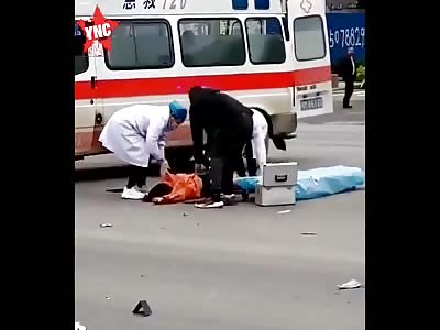 LOL: Clumsy Chinese Paramedics.