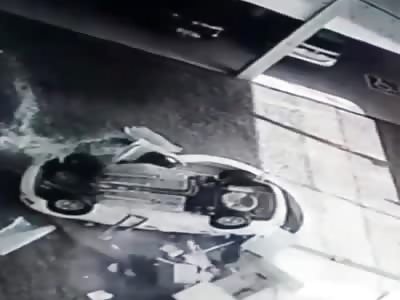 Brazil: Car lands on top of receptionist (Extended Version) 