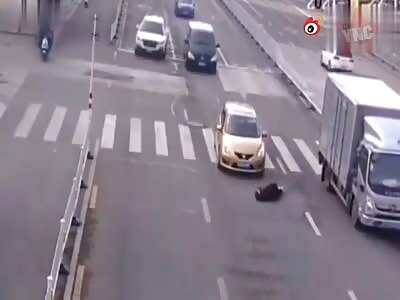 China: Pedestrian vs Truck