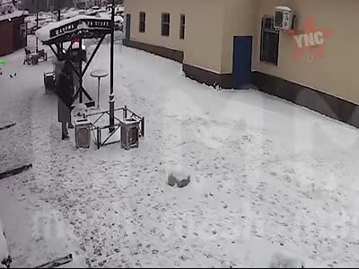 Russia: A Lot of SNOW Can Also Kill...