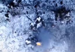 UA grenade hits a large group of RU soldiers