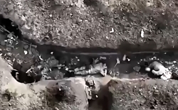 Detailed footage of RU drone bombing UA soldiers in trenches