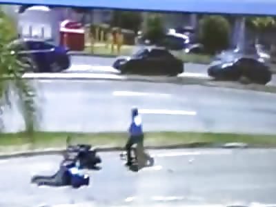 PR ðŸ‡µðŸ‡·Policeman struck By motorcycle after trying to stop them 