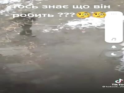 Ukrainian sapper specially leaves the mixture on the playground
