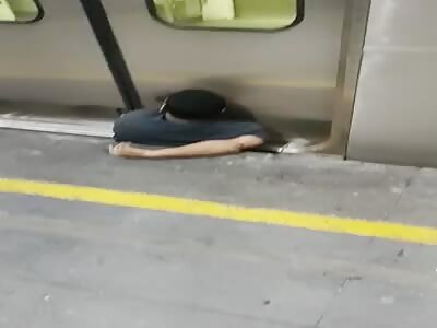 HORRIBLE DEATH, man crushing himself by train