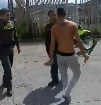 Junkie Knifeman Shot by Cops (Full Video)