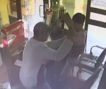 Thug With a Cleaver Robs the Store & Hurts Clerk