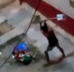 Favela Youths Shovel Out Defective Spade from Neighborhood