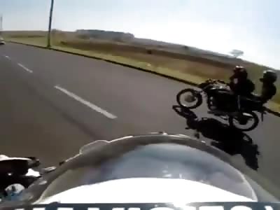 Police biker VS Two thiefs 