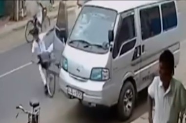 Woman Opens Car Door and Causes Horrible Death!