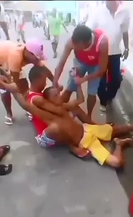 Thief gets MMA Choked Out in the Street 