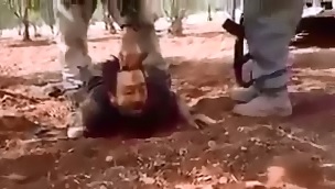 Syrian Rebels Behead Army Soldier After he Asks for Water