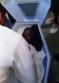 Cocaine Send Off: Men sniffs cocaine and give it to the dead during burial