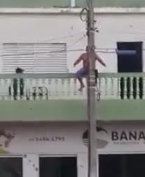Drunk man tries to hold on pole but falls head first and dies